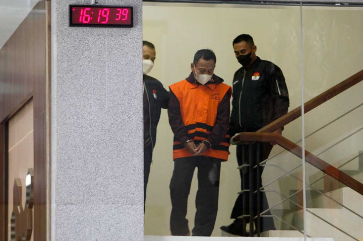 Hasil perhitungan Badan Pemeriksa Keuangan (BPK) Republik Indonesia menjelaskan perbuatan tersangka DM alias Dodi Martimbang telah merugikan negara keuangan negara sejumlah Rp100,7 miliar.