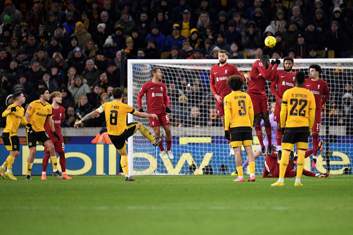 Di kubu Wolves, tendangan bebas Ruben Neves pada babak kedua gagal mengarah sasaran.