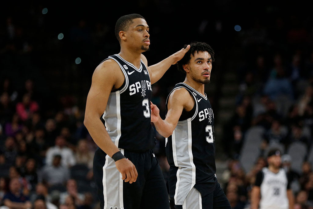 Johnson menjadi pemain kunci di kuarter keempat dengan mencatatkan 11 dari 26 poin yang dikemas oleh Spurs, yang kemudian ditambahkan lagi dengan lemparan tiga shooting guard Nets, Seth Curry, gagal dalam percobaan lemparan tiga poin.