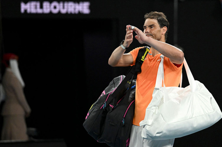 Kejutan terjadi di turnamen Australian Open 2023. Juara bertahan Rafael Nadal harus tersingkir dari Australian Open 2023, setelah mengalami cedera dan kemudian ditaklukkan petenis AS MacKenzie McDonald, Rabu, 18 Januari 2023. Nadal takluk dengan skor 4-6, 4-6, 5-7.