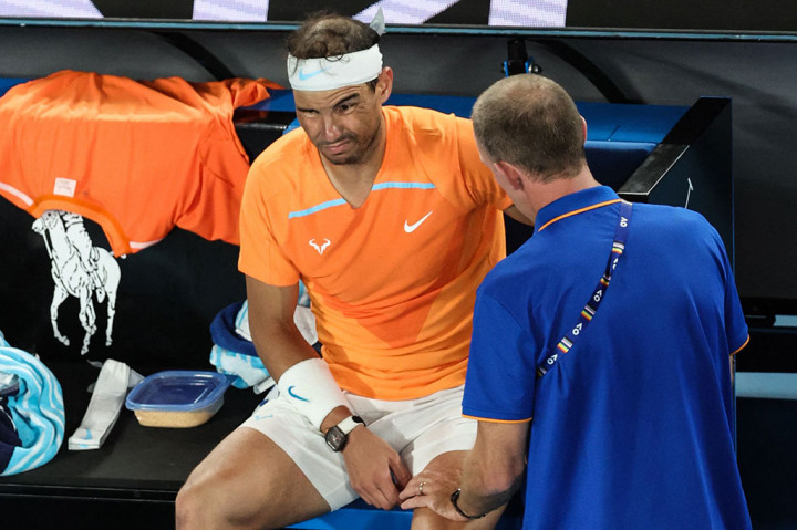 Pada pertandingan putaran kedua itu, Nadal mengalami cedera pada pinggang kirinya saat hendak melakukan backhand di set kedua. Ia kemudian membutuhkan perawatan dan harus mengambil medical time out saat tertinggal 4-6, 3-5.