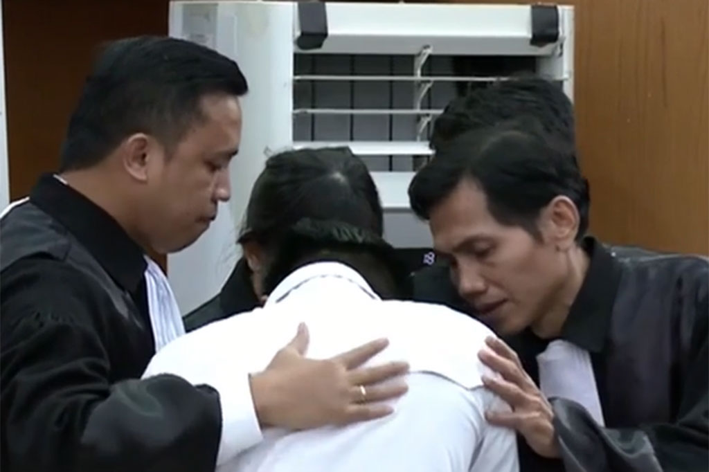 Adapun hal meringankan, menurut Jaksa Penuntut Umum, yakni terdakwa tidak pernah dihukum dan berlaku sopan di persidangan. Eliezer dinilai kooperatif selama di persidangan, menyesali perbuatannya, dan keluarga korban sudah memaafkan Richard Eliezer.