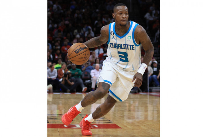 Terry Rozier menjadi penyumbang angka terbanyak bagi Hornets dengan 26 poin disusul Mason Plumlee dengan 17 poin. P.J. Washington mengemas 16 poin dengan delapan rebound, dan rookie Mark Williams mencetak 17 poin, enam rebound, dan lima blok dalam waktu 19 menit.