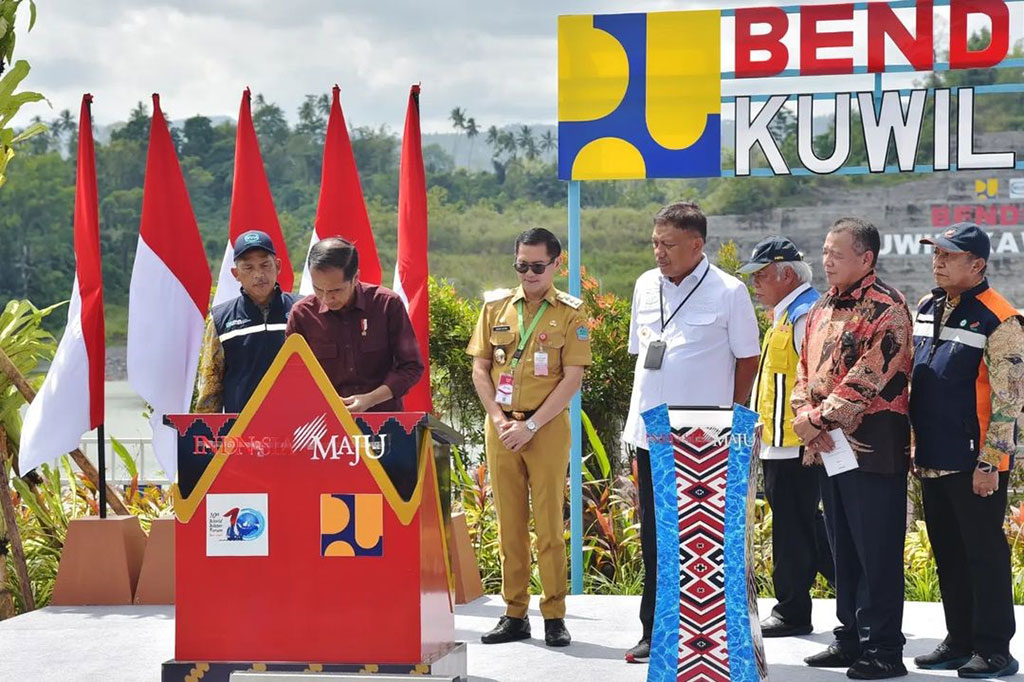 Jokowi berharap keberadaan Bendungan Kuwil Kawangkoan di Mihanasa Utara, Sulawesi Utara, bisa turut mencegah banjir bandang yang pernah terjadi tahun 2014 di Manado.