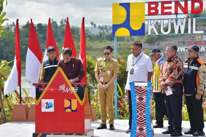 Jokowi berharap keberadaan Bendungan Kuwil Kawangkoan di Mihanasa Utara, Sulawesi Utara, bisa turut mencegah banjir bandang yang pernah terjadi tahun 2014 di Manado.