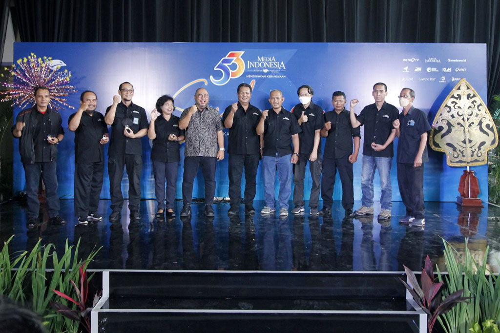 Dalam rangka bertambahnya usia, Media Indonesia memberikan apresiasi kepada 10 karyawan terlama yang mendedikasikan waktunya kepada Media Indonesia.