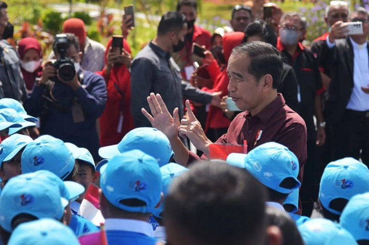 Berbeda dengan acara peresmian bendungan sebelumnya, pada peresmian Bendungan Kuwil Kawangkoan, di Kabupaten Minahasa Utara, Sulawesi Utara, Kamis, 19 Januari 2023, ini hadir juga sejumlah pelajar dari SD, SMP, dan SMA yang terlihat antusias menyambut kedatangan Presiden Jokowi.