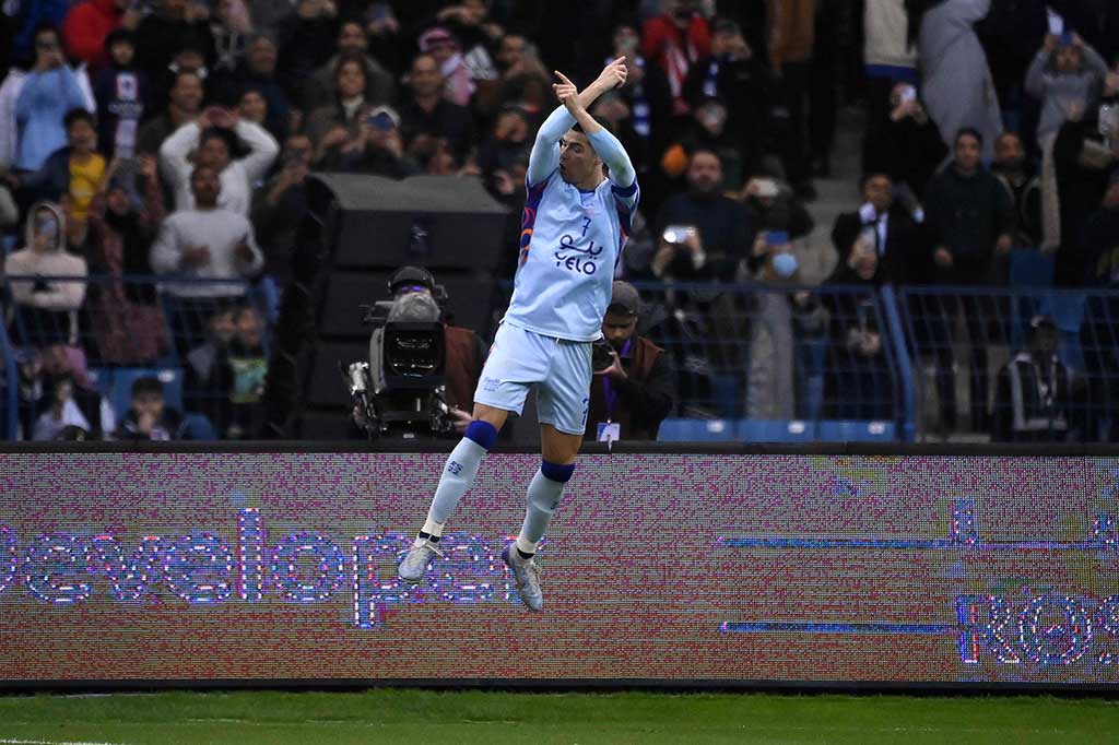 Cristiano Ronaldo kemudian menyamakan kedudukan menjadi 1-1 pada menit ke-34 lewat titik putih, setelah sebelumnya CR7 dilanggar Keylor Navas dalam duel udara.