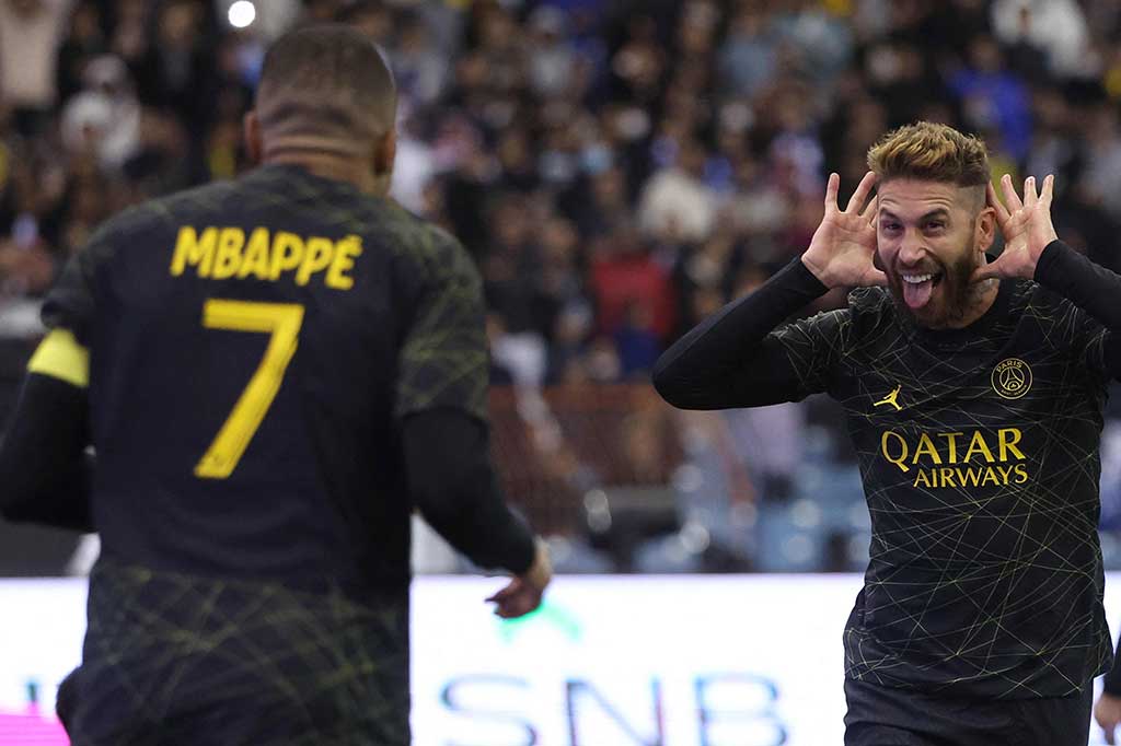 PSG berhasil mencetak gol ketiganya pada menit ke-53. Mbappe melakukan tusukan di sisi kiri sebelum memberikan bola yang bisa disontek Sergio Ramos untuk mengubah skor menjadi 3-2.