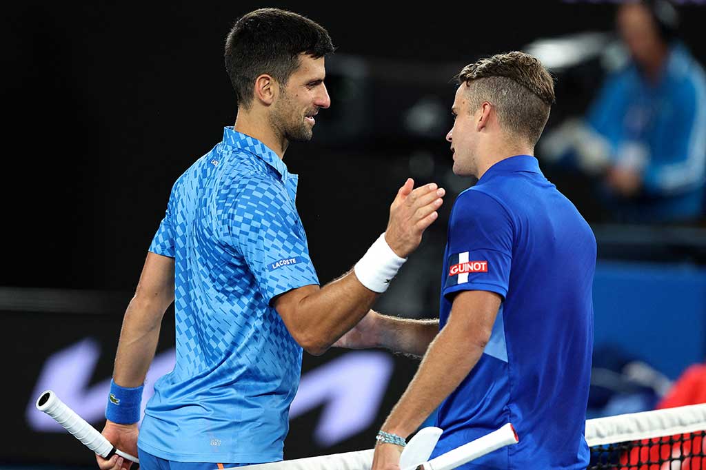 Djokovic melaju usai mengatasi perlawanan petenis Prancis Enzo Couacau dengan skor 6-1, 6-7 (5-7), 6-2, 6-0, Kamis, 19 Januari 2023.