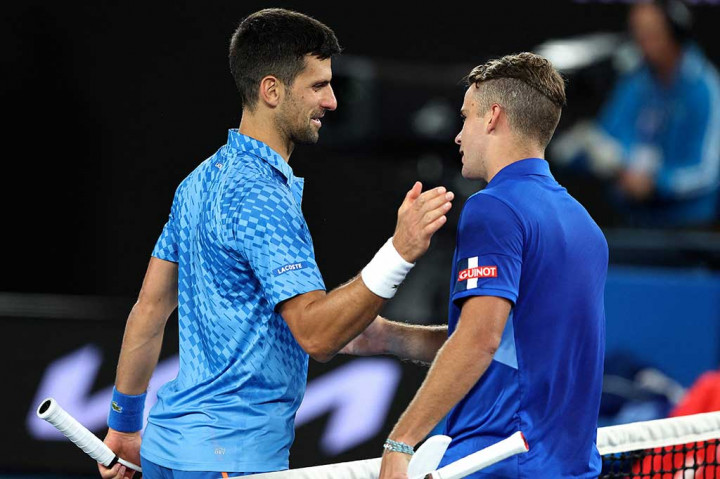Djokovic melaju usai mengatasi perlawanan petenis Prancis Enzo Couacau dengan skor 6-1, 6-7 (5-7), 6-2, 6-0, Kamis, 19 Januari 2023.