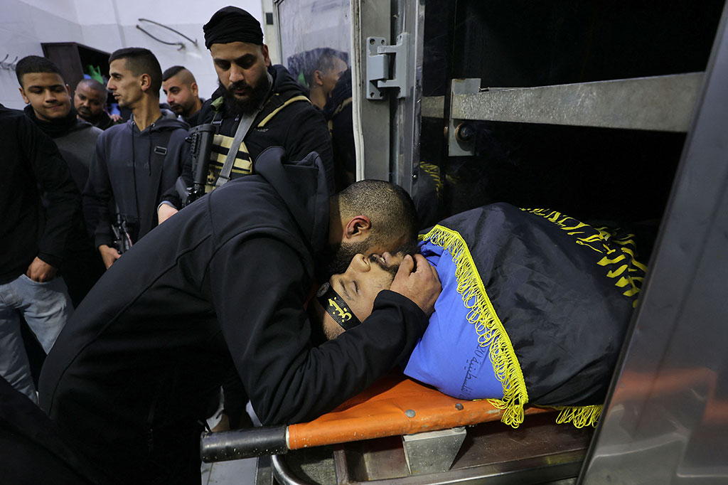 Dua warga Palestina tewas oleh tembakan selama serangan tentara Israel, di kota Jenin, Tepi Barat, Kamis, 19 Januari 2023 pagi waktu setempat, kata Kementerian Kesehatan Palestina.