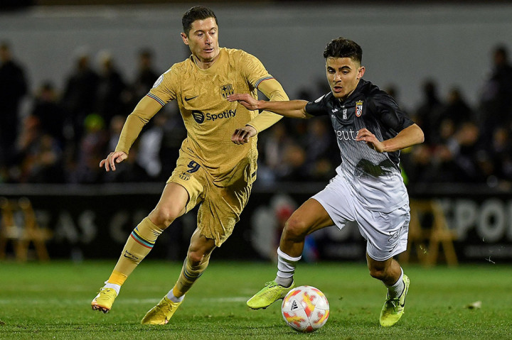 Lewandowski kemudian mencetak brace untuk membawa Barcelona meraih kemenangan 5-0 atas Ceuta.