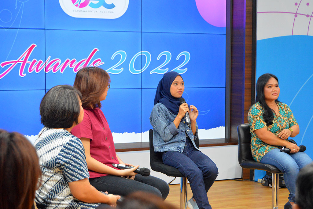 Keduanya menyatakan berterima kasih setelah mendapatkan beasiswa OSC, karena apa yang mereka cita-citakan dapat terwujud. Kedua orang tua mereka yang juga hadir menyatakan bangga kepada anak-anaknya tersebut. 