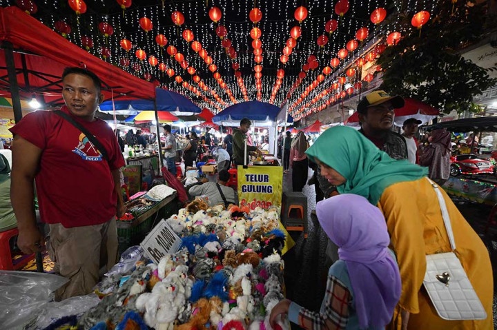 Ketua Panitia Imlek Kota Surakarta Sumartono Hadinoto mengatakan kali ini ada sebanyak 5.000 lampion yang terpasang di kawasan Jalan Jenderal Sudirman hingga depan Pasar Gede Solo. Selain lampion dan shio di depan balai kota, ada pula 12 shio di sepanjang Jalan Jenderal Sudirman.