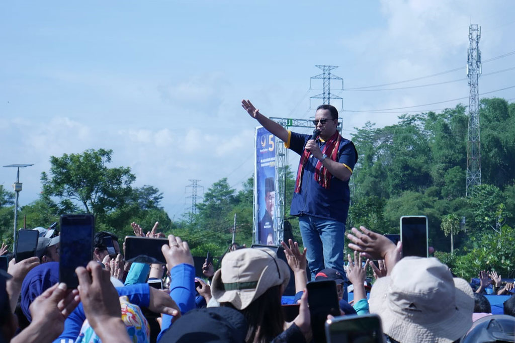 Dalam kesempatan tersebut, Gubernur DKI Jakarta periode 2017-2022 ini juga menyampaikan bahwa masyarakat yang hadir dengan sukarela tanpa dibayar. Menurutnya, ini menunjukkan bahwa masyarakar Jabar datang dengan semangat dan idealisme. 