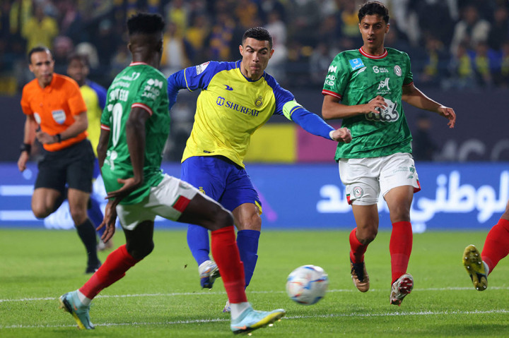 Al Nassr memecah kebuntuan pada menit ke-31 lewat sundulan Anderson Talisca menyambut umpan silang Abdulmajeed Al Sulaiheem. Bola sebenarnya berupaya disambut oleh Ronaldo, tapi gagal, dan akhirnya disambar Talisca untuk menjadi gol.
