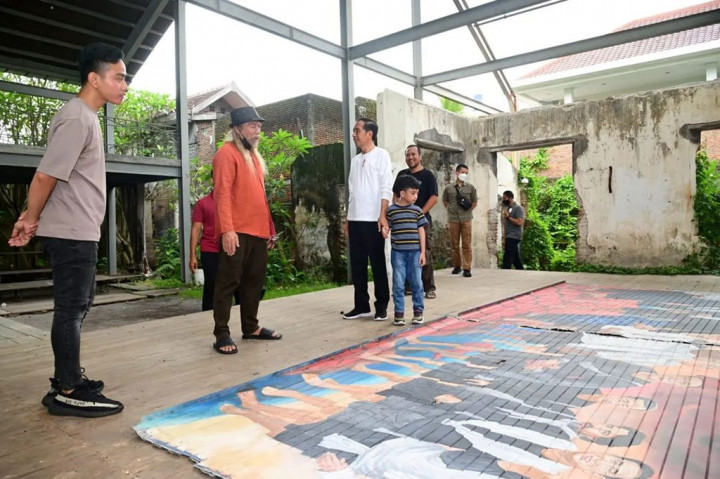 Sardono menjelaskan bahwa kunjungan Presiden Jokowi ke tempat tersebut sebagai bentuk ketertarikan Kepala Negara terhadap hasil kreativitas para pelaku budaya yang ada di Surakarta.