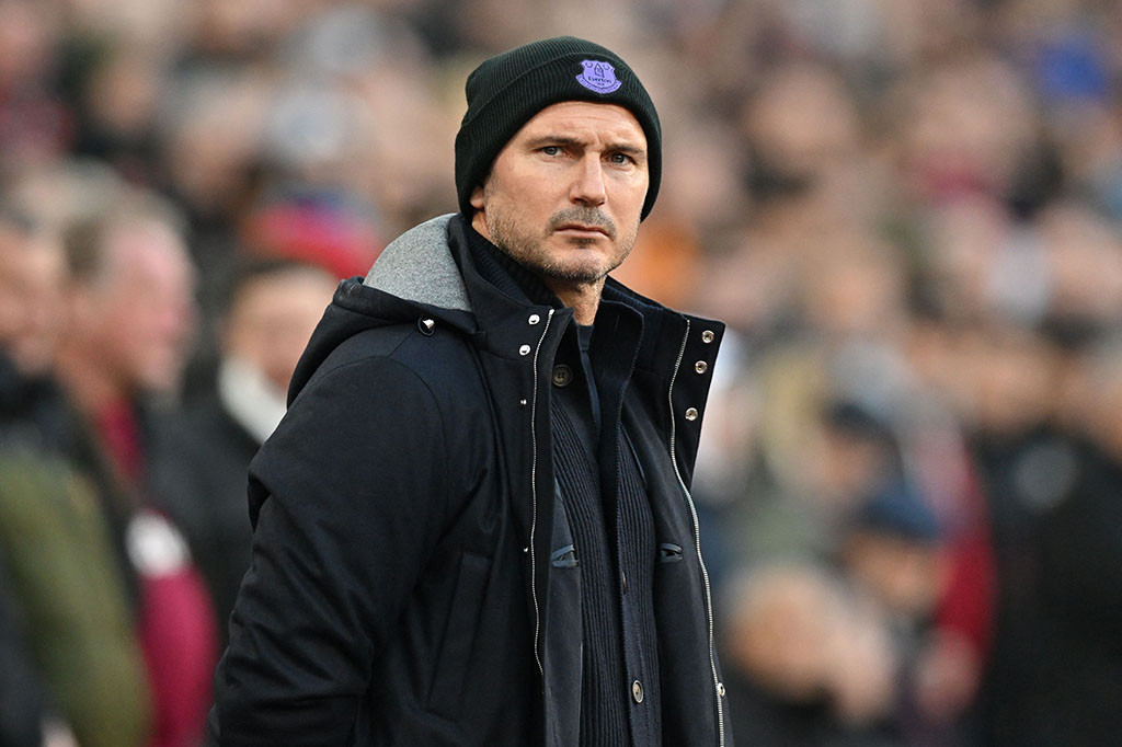 Everton resmi memecat pelatihnya Frank Lampard, demikian diumumkan klub Liga Inggris itu dalam lamannya Senin, 23 Januari 2023 WIB. Sejumlah staf kepelatihan lainnya yakni Joe Edwards, Paul Clement, Ashley Cole, dan Chris Jones juga telah meninggalkan klub tersebut.