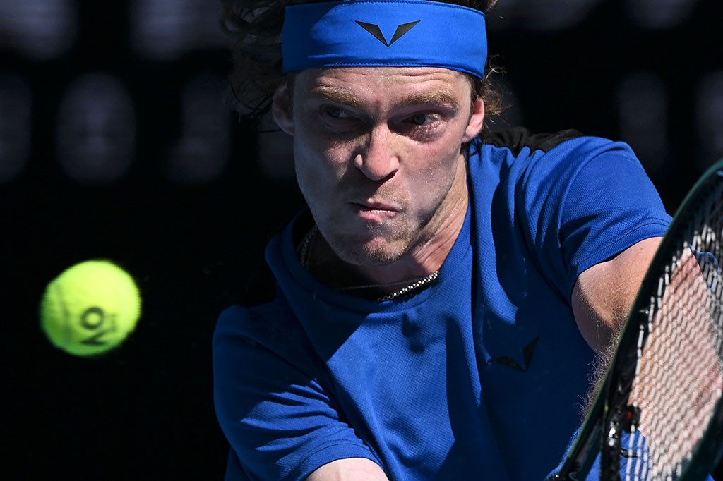 Andrey Rublev menembus perempat final Australian Open setelah memainkan drama lima set melawan Holger Rune pada pertandingan di Rod Laver Arena, Melbourne, Senin, 23 Januari 2023 WIB.