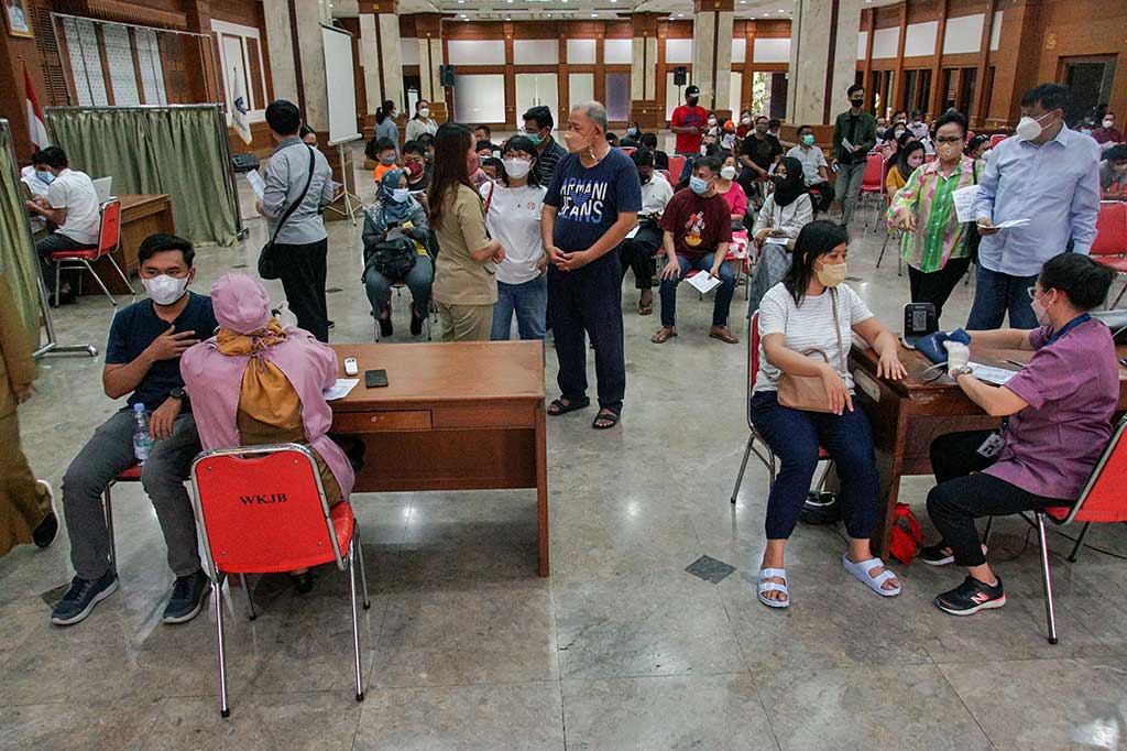 Pemerintah Kota Jakarta Barat (Pemkot Jakbar) membuka gerai vaksinasi dosis empat atau booster kedua yang berlangsung mulai Selasa, 24 Januari hingga Jumat, 27 Januari 2023, bertempat di kantor wali kota. 
