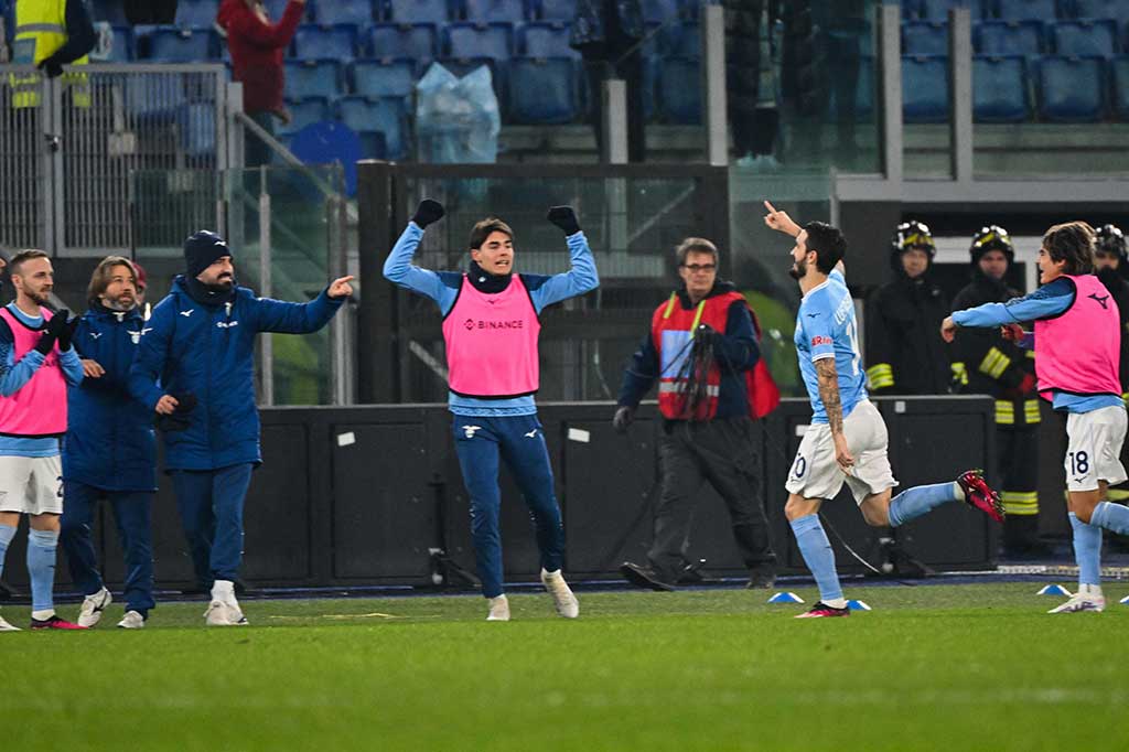 Lazio mendapat hadiah penalti pada menit ke-64 setelah Pedro dilanggar Pierre Kalulu di kotak terlarang. Luis Alberto yang menjadi eksekutor sukses menaklukkan Ciprian Tatarusanu untuk mengubah skor menjadi 3-0.