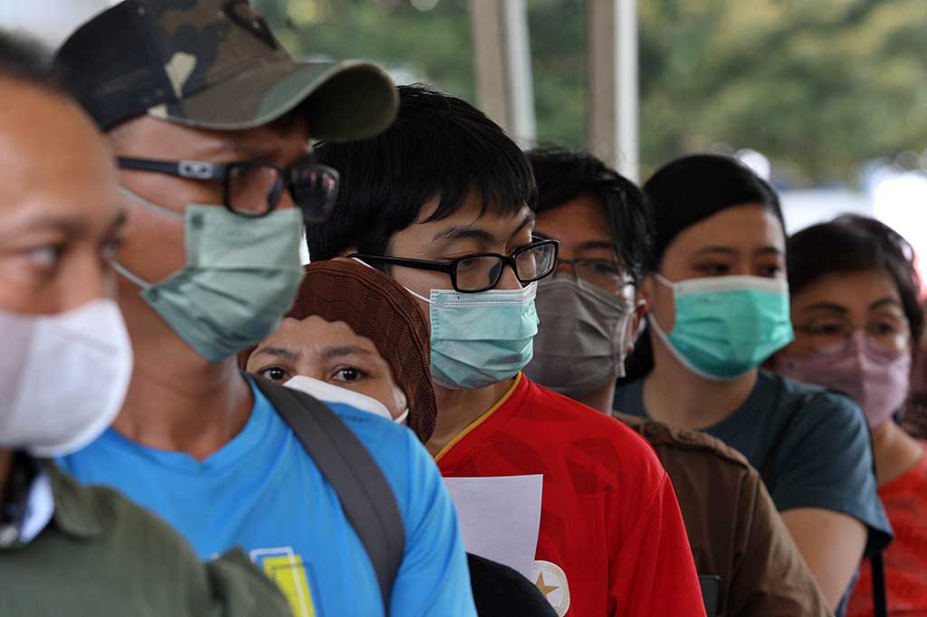 Ratusan masyarakat umum dan Aparatur Sipil Negara (ASN) DKI Jakarta antusias mengikuti vaksinasi dosis keempat (booster kedua) covid-19 di Balai Kota Jakarta.