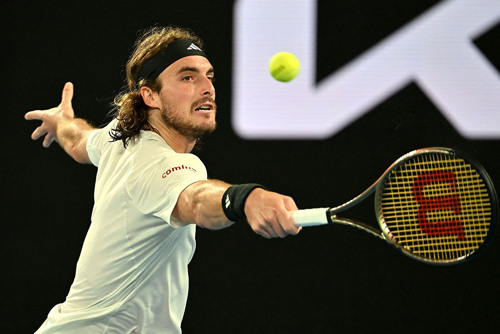 Stefanos Tsitsipas mendekati gelar Grand Slam pertamanya setelah mencapai semifinal Australian Open, Selasa, 24 Januari 2023.