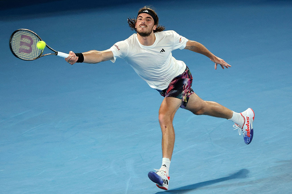 Perjalanan Grand Slam terbaik Tsitsipas sejauh ini adalah mencapai final French Open 2021, namun kalah dari Novak Djokovic dalam lima set setelah unggul 2-0.