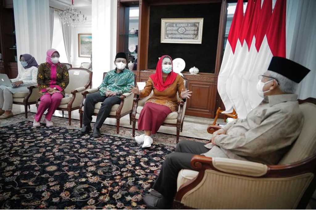 Selaku Ketua Pelaksana Peringatan Hari Lahir (Harlah) 1 Abad Nahdlatul Ulama (NU), Yenny Wahid datang untuk mengundang Wapres menghadiri acara Peringatan Harlah 1 Abad NU pada 31 Januari 2023 di Taman Mini Indonesia Indah (TMII).