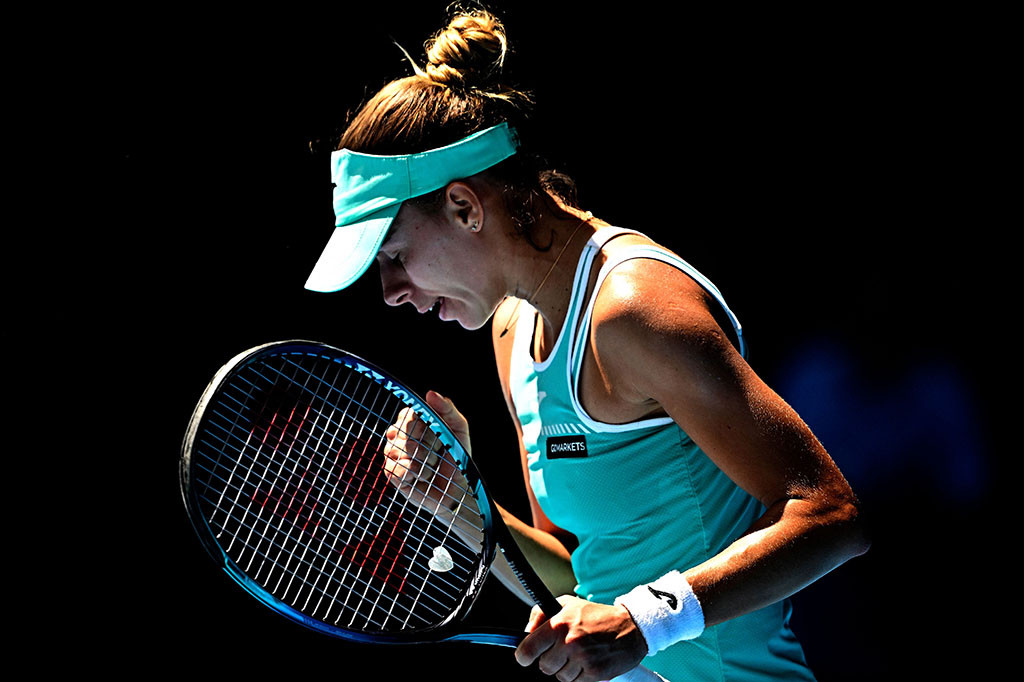 Linette terus mengibarkan bendera untuk Polandia setelah membutuhkan waktu 1 jam 27 menit untuk mempersiapkan pertandingan melawan Aryna Sabalenka atau Donna Vekic untuk memperebutkan satu tempat di final hari Sabtu, 28 Januari 2023.