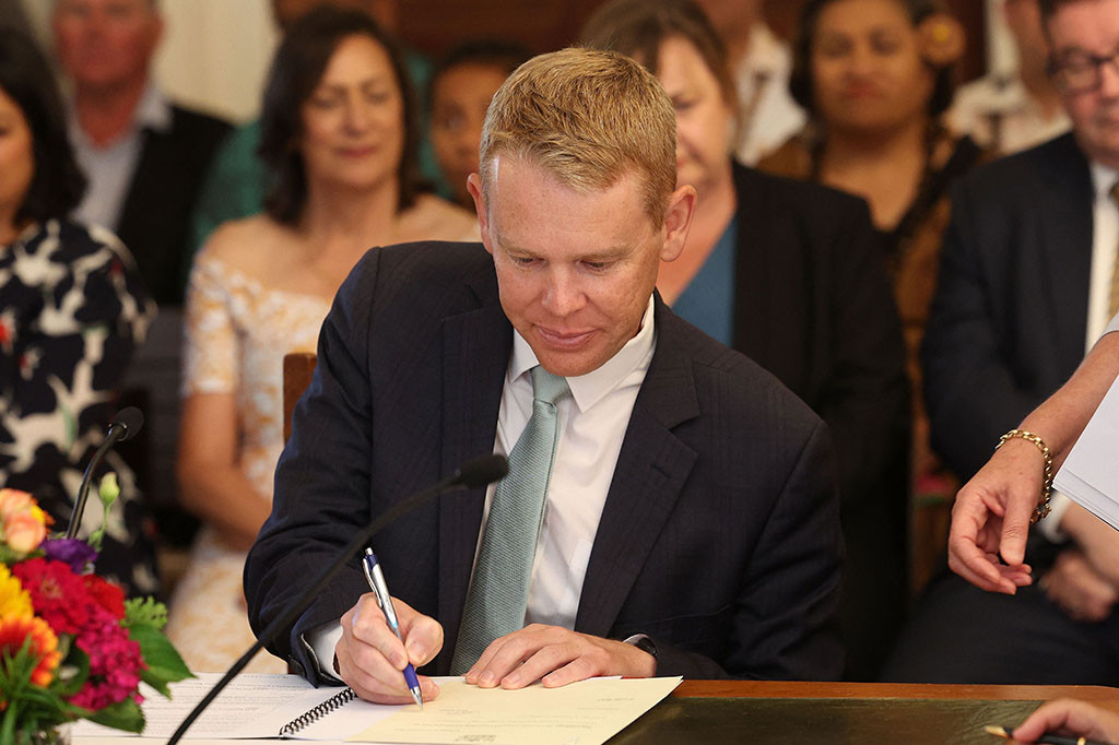 Hipkins, 44, merupakan kandidat tunggal untuk menggantikan Ardern sebagai ketua partai berkuasa perdana menteri, dalam musyawarah cepat partai.