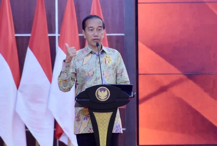 Presiden Joko Widodo menyoroti kasus seorang ibu yang memberikan kopi susu instan kepada bayinya. Jokowi mengapresiasi Kapolri dan anggotanya yang dengan gerak cepat mendatangi sosok ibu pemberi kopi susu tersebut. 