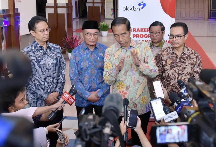 Jokowi mengatakan kondisi organ dalam seperti ginjal, jantung pada bayi itu belum kuat. Karena itu, tidak semestinya bayi diberikan kopi susu.  