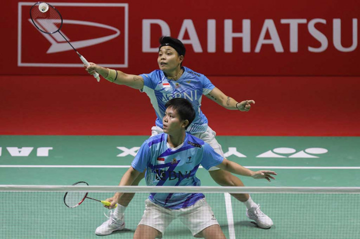 Ganda putri tuan rumah Apriyani Rahayu/Siti Fadia Silva Ramadhanti melangkah mulus ke babak kedua Indonesia Masters 2023. Unggulan ketujuh itu menyingkirkan pasangan Taiwan Chang Ching Hui/Yang Ching Tun dua gim langsung 21-14, 21-9 dalam tempo 34 menit.