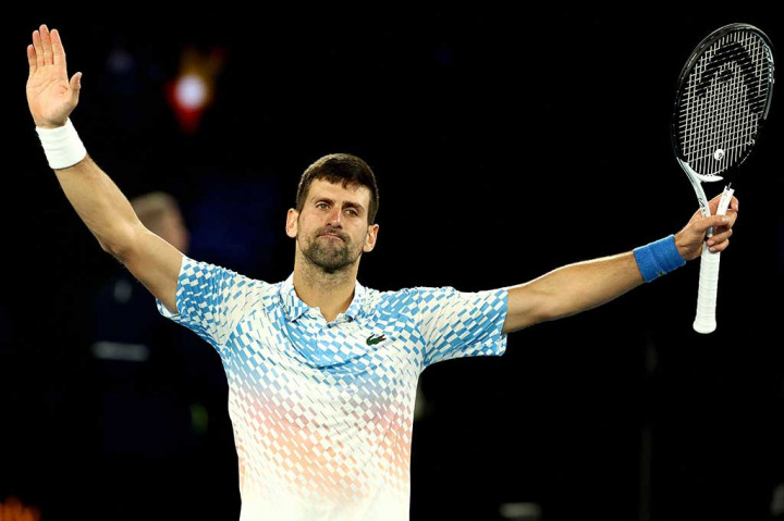Novak Djokovic melakukan selebrasi usai memastikan diri melangkah ke semifinal Australian Open, Rabu, 25 Januari 2023.