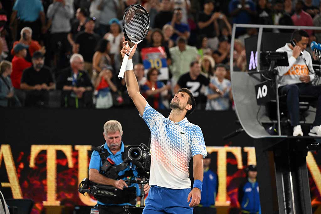 Kemenangan itu mengirim Djokovic ke semifinal Grand Slam ke-44, mendekati rekor 46 semifinal yang dipegang Federer.