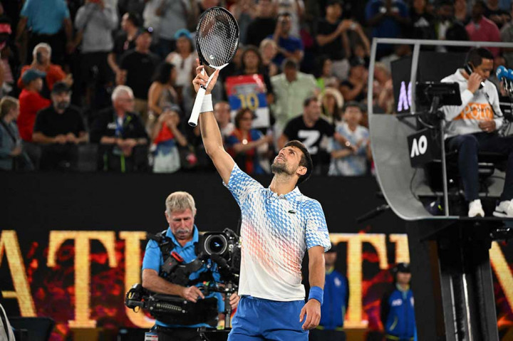 Kemenangan itu mengirim Djokovic ke semifinal Grand Slam ke-44, mendekati rekor 46 semifinal yang dipegang Federer.