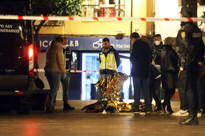 Walikota Algeciras mengatakan orang yang meninggal itu bernama Diego Valencia dan mengidentifikasi pendeta itu sebagai Antonio Rodriguez.