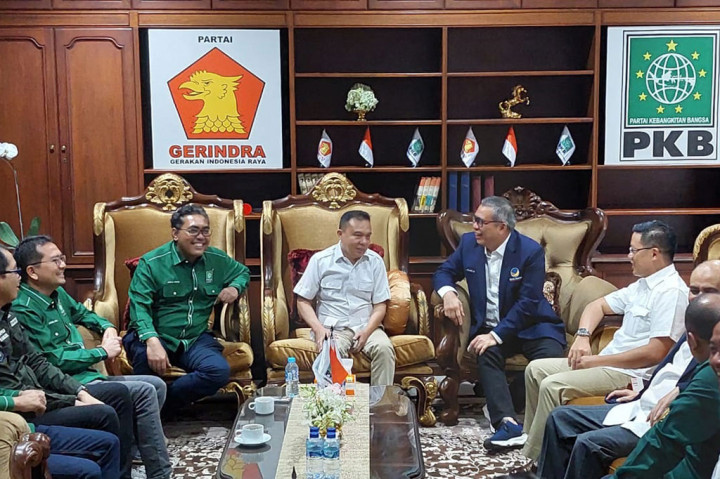 Ali tampak didampingi lima anggota DPP Partai NasDem, di antaranya hadir pula Ketua DPP Partai NasDem Willy Aditya.