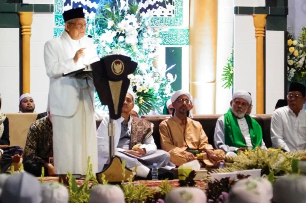 Wakil Presiden (Wapres) Ma'ruf Amin menghadiri Haul ke-18 KH Muhammad Zaini Abdul Ghani (Abah Guru Sekumpul) di kediaman Gubernur Kalimantan Selatan (Kalsel) Sahbirin Noor, Kabupaten Banjar, Kamis, 26 Januari 2023 malam.