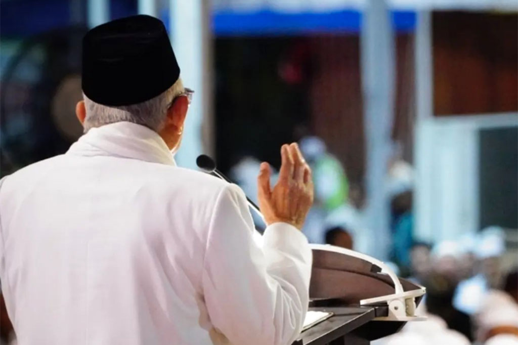 KH Muhammad Zaini Abdul Ghani (Abah Guru Sekumpul) lahir di Martapura, Banjar, Kalsel 11 Februari 1942 dan wafat 10 Agustus 2005, adalah salah seorang ulama kharismatik dan berpengaruh dari Kalsel. Abah Guru Sekumpul merupakan keturunan ke-8 dari ulama besar Tanah Banjar Maulana Syekh Muhammad Arsyad bin Abdullah Al-Banjari.