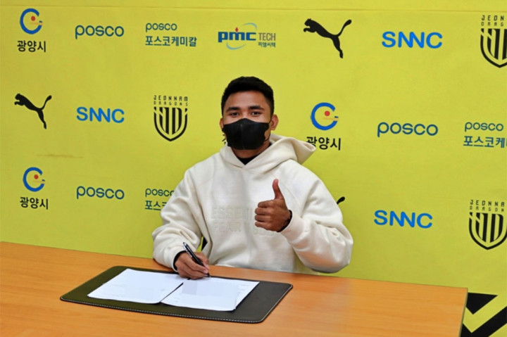 Gelandang muda timnas Indonesia Asnawi Mangkualam resmi meninggalkan klub lamanya Ansan Greeners, dan bergabung dengan Jeonnam Dragons, Jumat, 27 Januari 2023.