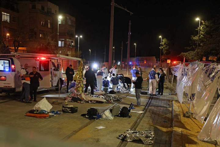 Sedikitnya tujuh orang tewas dalam penembakan di luar Sinagoge di Yerusalem Timur, Jumat, 27 Januari 2023 waktu setempat. Pelaku yang merupakan warga Palestina tewas dalam penggerebekan oleh polisi Israel.