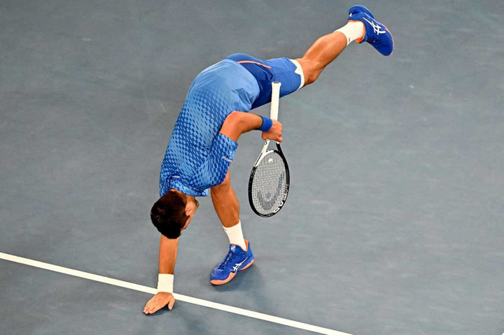 Kemenangan itu membuat Djokovic mengatur pertarungan melawan Tsitsipas, yang sebelumnya mengalahkan Karen Khachanov 7-6(2), 6-4, 6-7(6), 6-3.