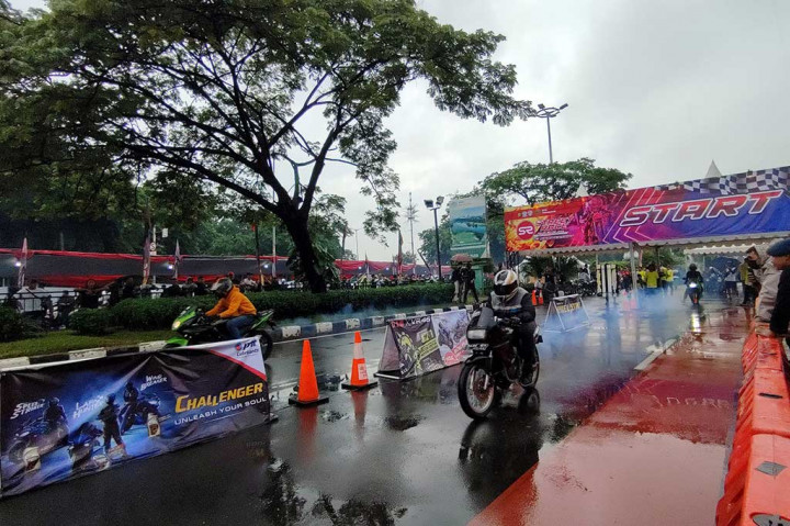 Polda Metro Jaya mencatat 1.124 peserta dari Jabodetabek dan sejumlah provinsi mengikuti ajang balap motor jalanan (street race) seri kelima di Kemayoran, Jakarta Pusat.