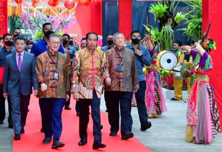 Presiden Joko Widodo menghadiri pembukaan Perayaan Imlek Nasional 2023 di Taman Lapangan Banteng, Jakarta Minggu, 29 Januari 2023.