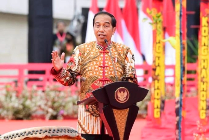 Jokowi mengawali sambutannya dengan menyampaikan ucapan selamat Tahun Baru Imlek 2574 Kongzi Li kepada segenap masyarakat yang merayakan.