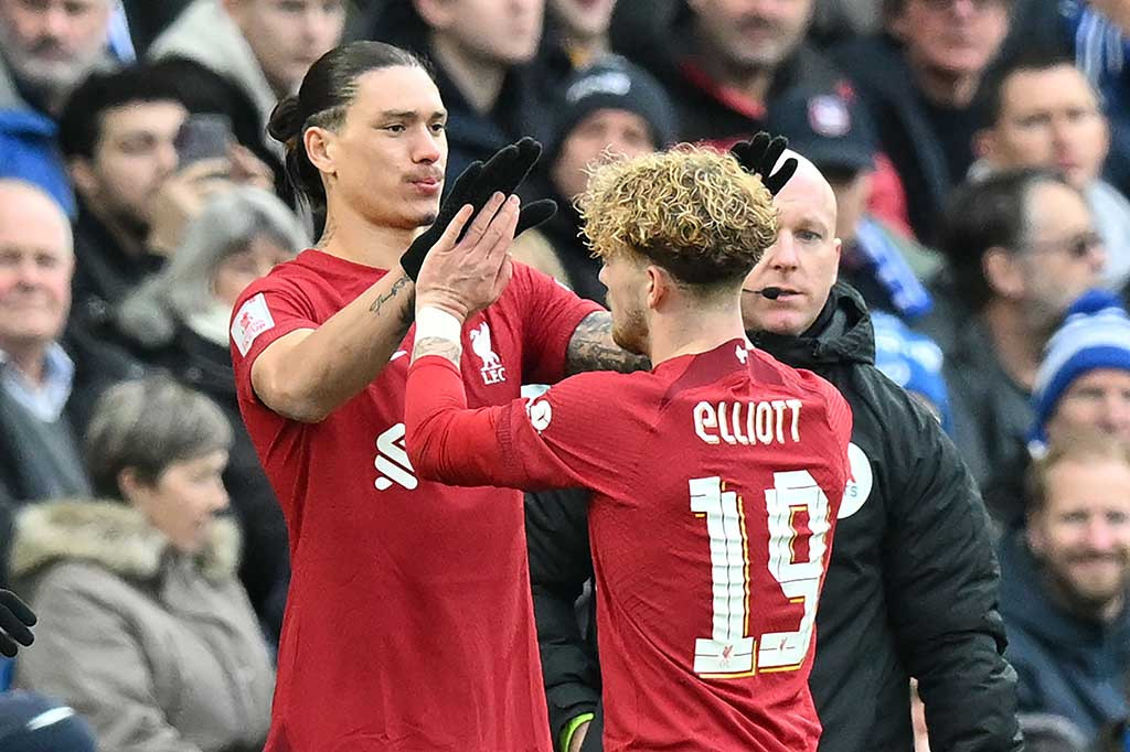 Liverpool kemudian unggul terlebih dahulu pada menit ke-30. Mohamed Salah menusuk dari sisi kanan dan memberikan umpan ke tengah yang bisa dituntaskan oleh Harvey Elliot untuk memperdayai Jason Steele. Skor menjadi 1-0.