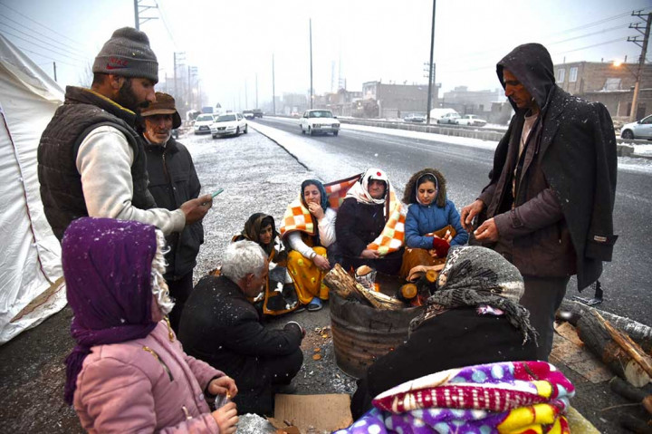 Kepala Organisasi Medis Darurat Nasional Iran Jafar Miadfar melalui siaran televisi nasional Iran mengatakan bahwa sejauh ini dilaporkan tiga orang tewas dan 800 lainnya mengalami luka.